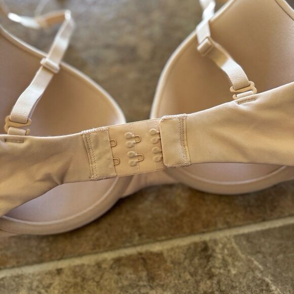 Skims Fits Everybody T-shirt Bra Sand Size 30D - Picture 8 of 9